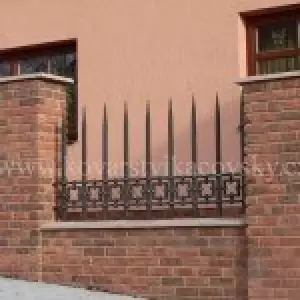 Kovaný plot sluší každému bydlení