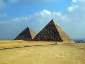 Do Egypta za pyramidami i žraloky