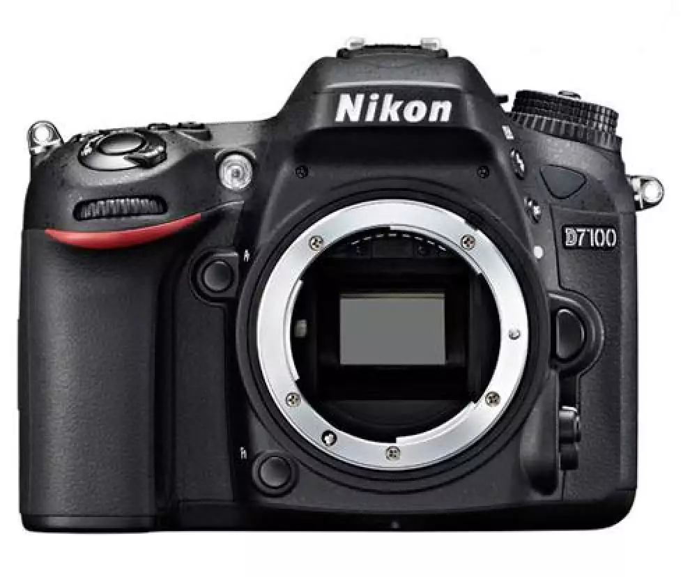Recenze poloprofesionální zrcadlovky Nikon D7100