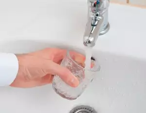 Vodní filtry na pitnou vodu se hodí domů i do firmy