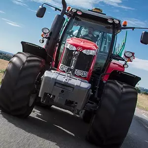 Sháníte moderní traktor, který si poradí v každém terénu?