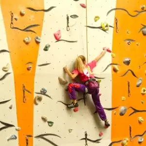 Kurzy lezení dětí: Proč je adrenalinový sport vhodný i pro ty nejmenší?