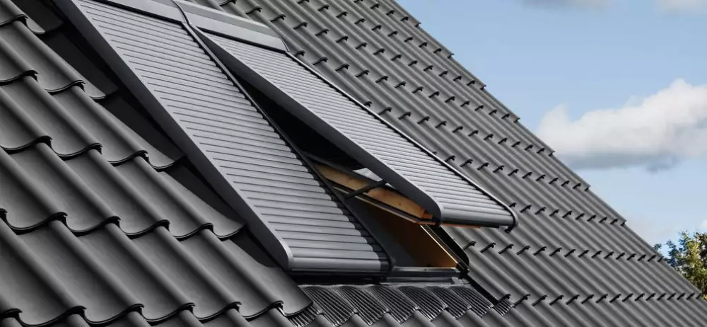 Předokenní roleta VELUX SSL Solar: Nejlepší stínění vašeho střešního okna