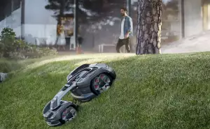 Jak vybrat robotickou sekačku, aby se o váš trávník postarala bez kompromisů?