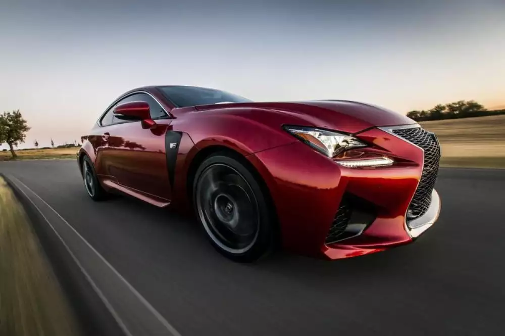 Projeďte se v Lexusu RC F – japonském „muscle caru“, který voní exotikou