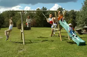 Zaručeně zdravá zábava pro děti? Postavte jim na zahradě hřiště!