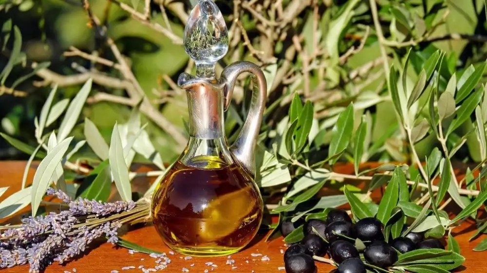 Olivový olej nesmí v kuchyni chybět. Ale jak poznat ten kvalitní?