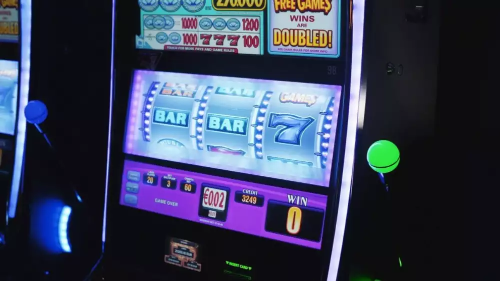 Výherní automaty: Jak je správně hrát, aby vás nevyždímaly do poslední koruny?