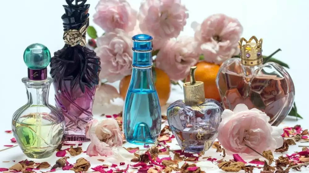 Imitace parfémů voní stejně jako originály. Stojí však mnohem méně
