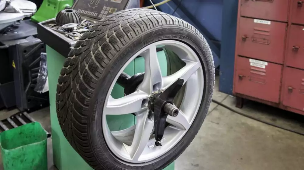 Přezouvání pneumatik – jak vybrat pneumatické nářadí do pneuservisu?